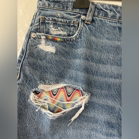 American Eagle Pride Medium Wash Denim Highest Rise Baggy Shorts Distressed; 14 - Picture 2 of 10